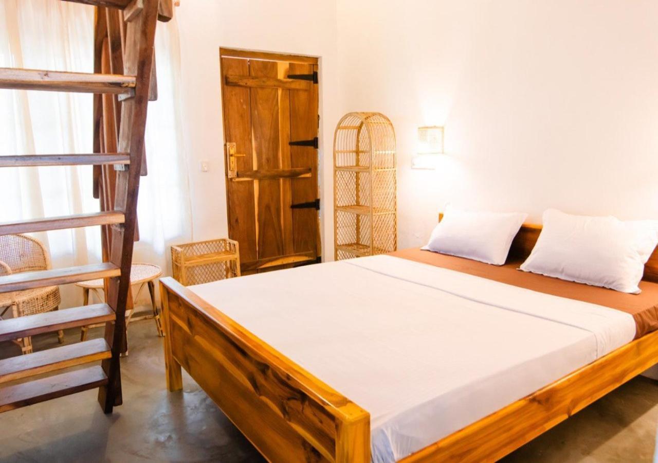 Pompon Hotel Pottuvil Ngoại thất bức ảnh